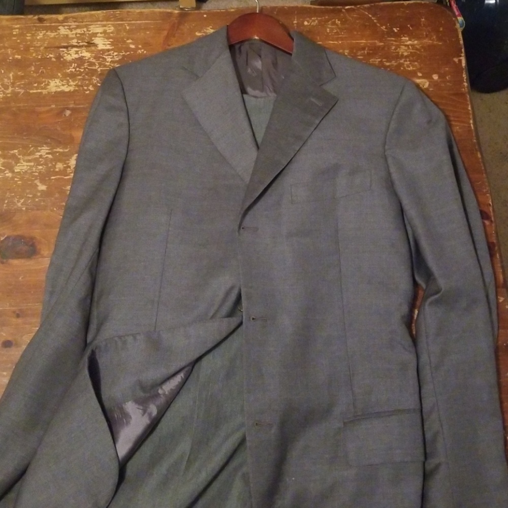 Isaia Suit